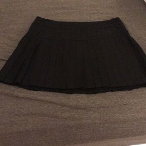 Bebe pleated skirt (short)